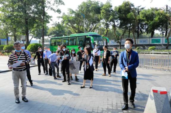 蕾奥动态 | 蕾奥规划承办的龙华超级商圈人民路商业街区城市设计国际竞赛踏勘答疑会顺利举行